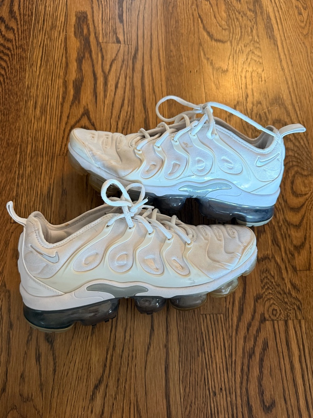 Nike Airmax VM White Athletic Sneakers with Cushioned Air Sole white size 9.5